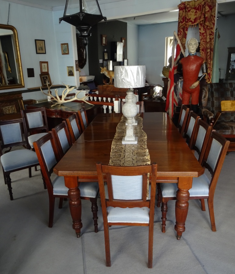 A Large Victorian Extending Wind out Walnut Dining Table (7).JPG